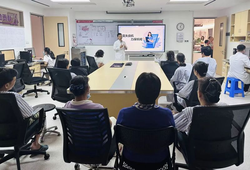 守护 “耳” 健康 | 中山一院广西医院耳鼻咽喉头颈外科开展“敬老月”活动